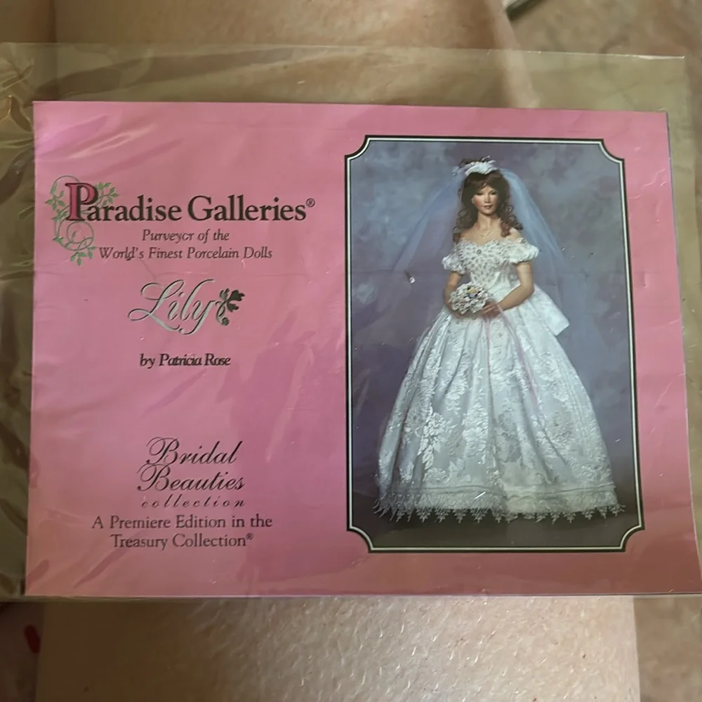 Elegant Cream Porcelain Bride Doll - Picture 8 of 8